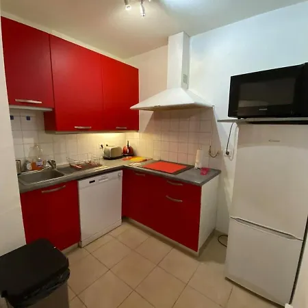 Appartement 2 Pieces Climatisee Avec Parking Prive Gratuit Au Coeur De , 8 Rue Dct Feraud ,beach And Train Near Cagnes-sur-Mer