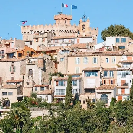 2 Pieces Climatisee Avec Parking Prive Gratuit Au Coeur De , 8 Rue Dct Feraud ,beach And Train Near * Cagnes-sur-Mer
