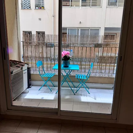 2 Pieces Climatisee Avec Parking Prive Gratuit Au Coeur De , 8 Rue Dct Feraud ,beach And Train Near Cagnes-sur-Mer